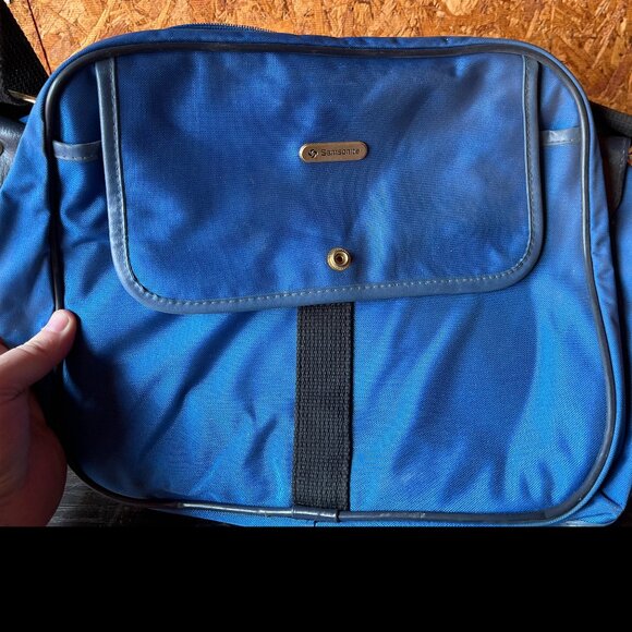 Vintage Samsonite Shoulder Carryon - Tag Made in Taiwan (Republic of China) - Picture 1 of 5